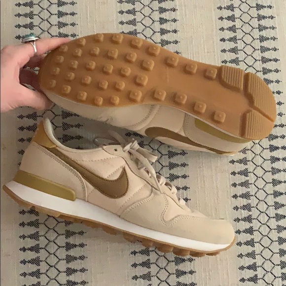 Neutral color nikes Clearance